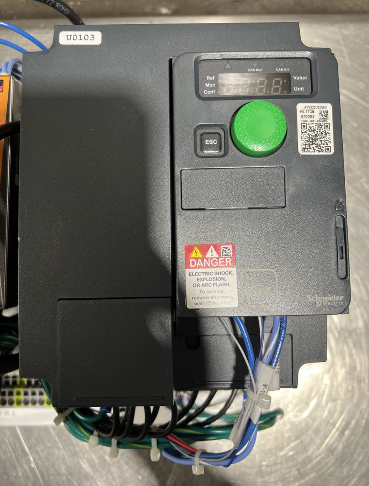 NOS Surplus SCHNEIDER ELECTRIC ATV320U22S6C 525-600V 3.7A F/W V2.9 NSNP