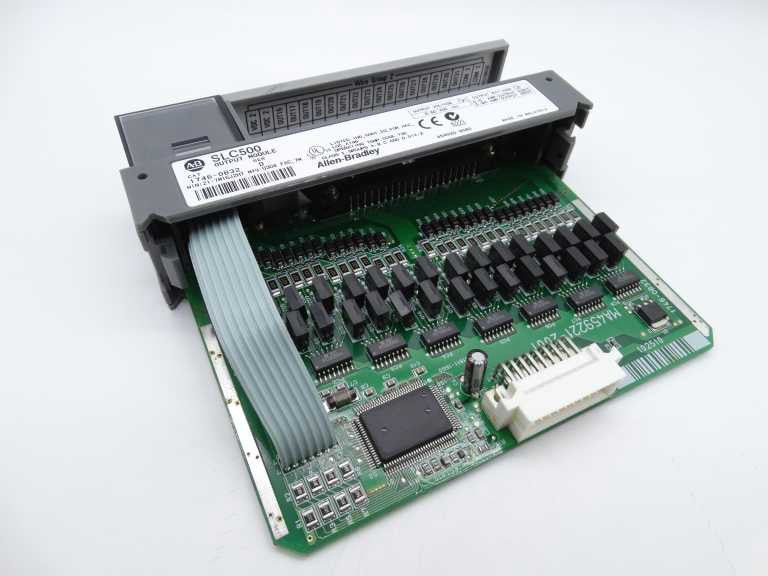 ALLEN BRADLEY 1746-OB32 SERIES D PLC MODULE - Used