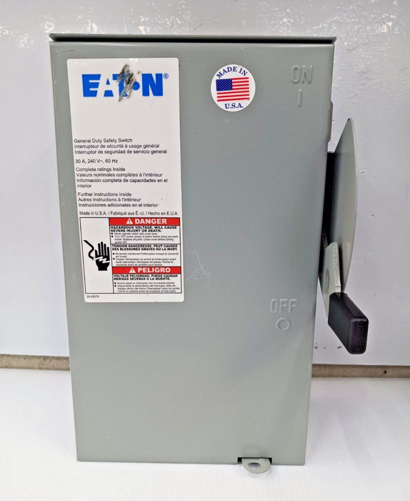 EATON 30 AMP FUSIBLE SAFETY SWITCH DISCONNECT 240 VAC 4W 3R 3 POLE DG321NRB