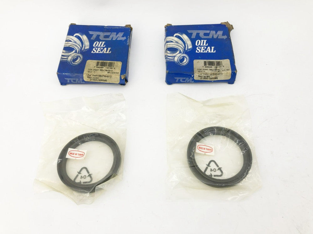 Lot of 2 New TCM 55X70X8TC Oil Seals 21656 / 226505