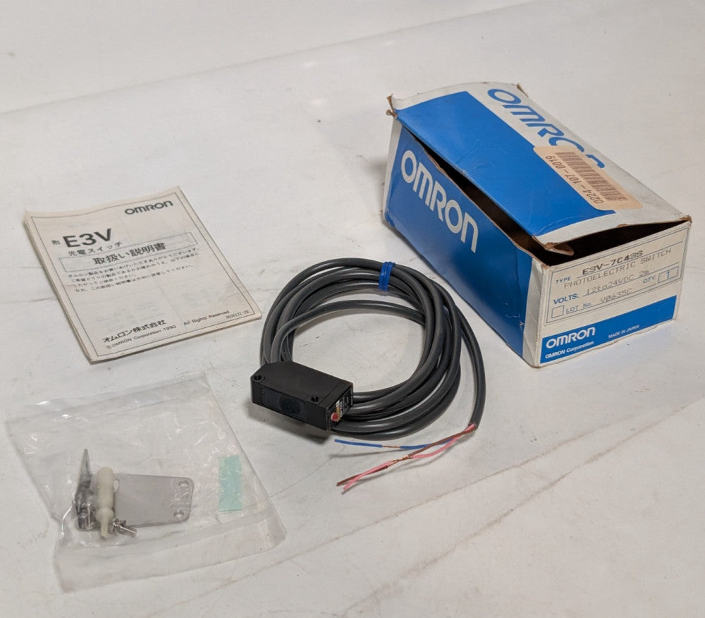 Omron Corporation E3V-7C43S Photoelectric Switch, 12-24VDC, Made in Japan