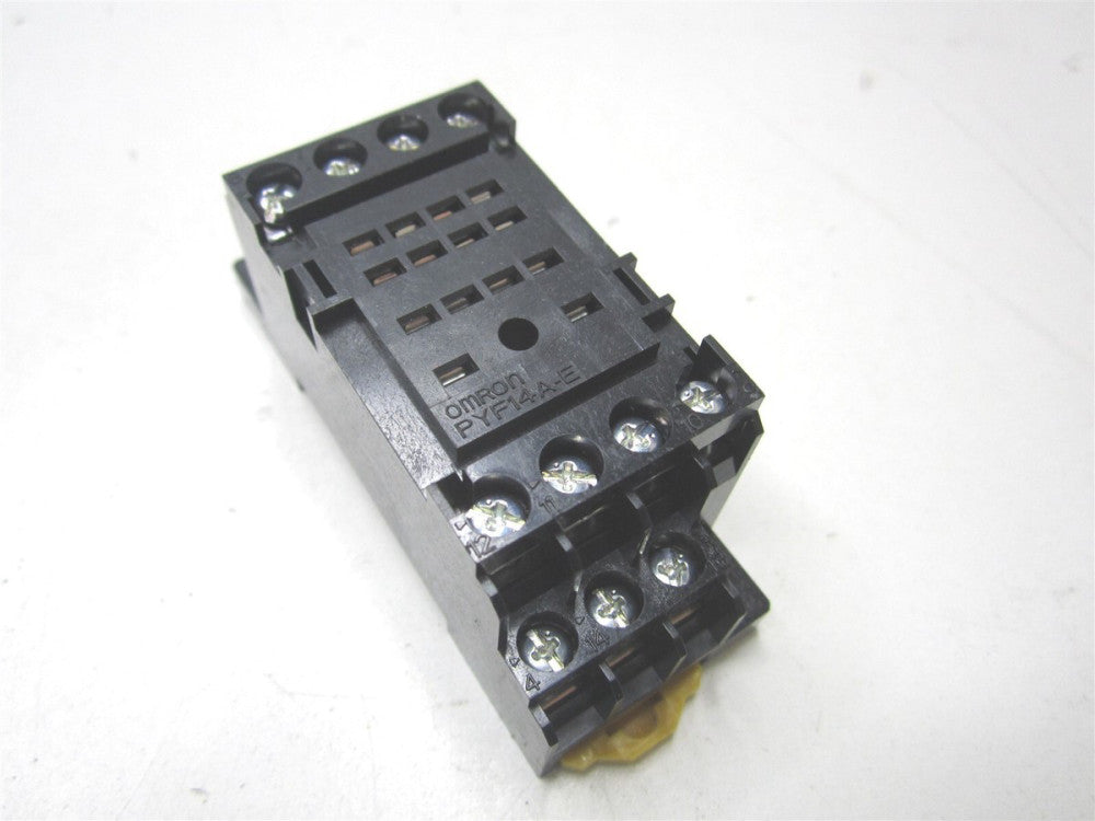 Omron (PYF14A-N)5 A, 250 VAC, 14 Pins, DIN Rail, Screw, Relay Socket 