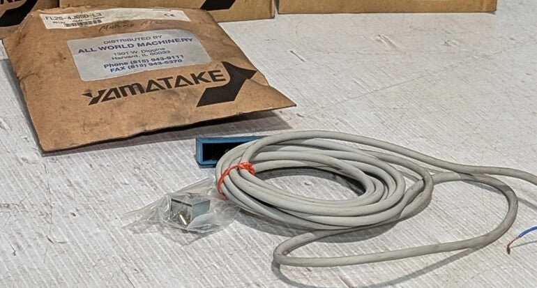 Yamatake FL2S-4J6SD-L3 Proximity Sensor, 3 Meter Cable
