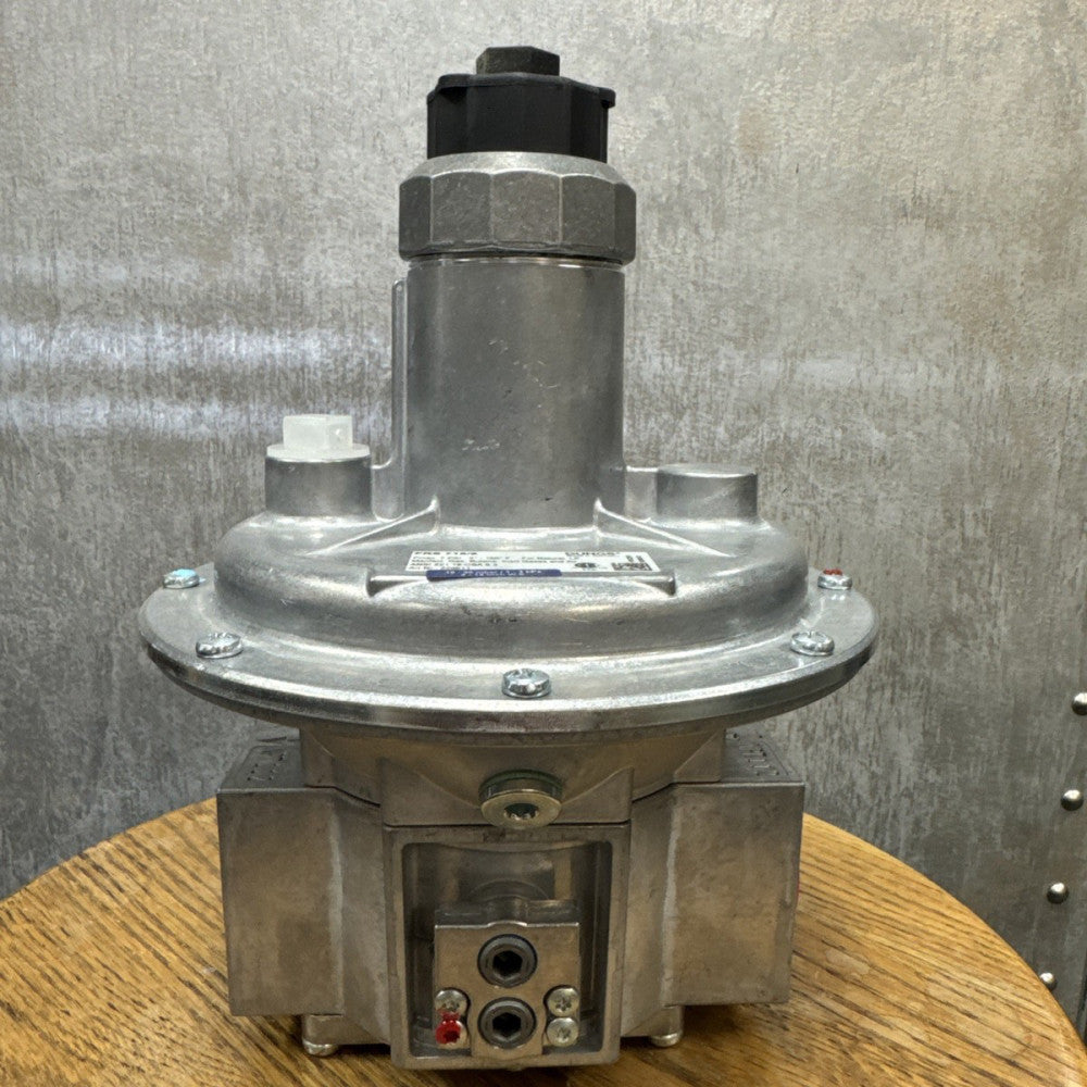 Karl Dungs FRS Series 715/6 Gas Pressure Regulator 1-1/2” NPT .  PN# 229611