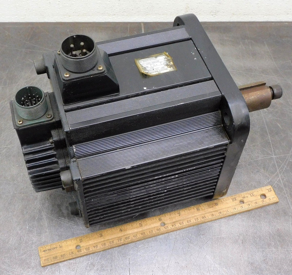 Yaskawa Electric SGMG-44A2AB Flange Mount Servo Motor 200V 4.4KW 1500 RPM 28.4Nm