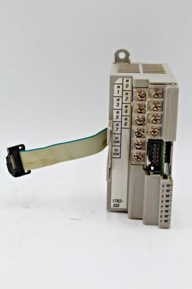 Allen-Bradley 1762-IQ8 MicroLogix 8 Pt. 24 VDC SINK/SOURCE Input Module *Read