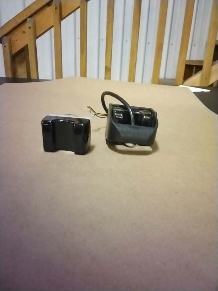 Banner Optical Palm Tough Buttons  Lot Of 2 *SEE PHOTOS