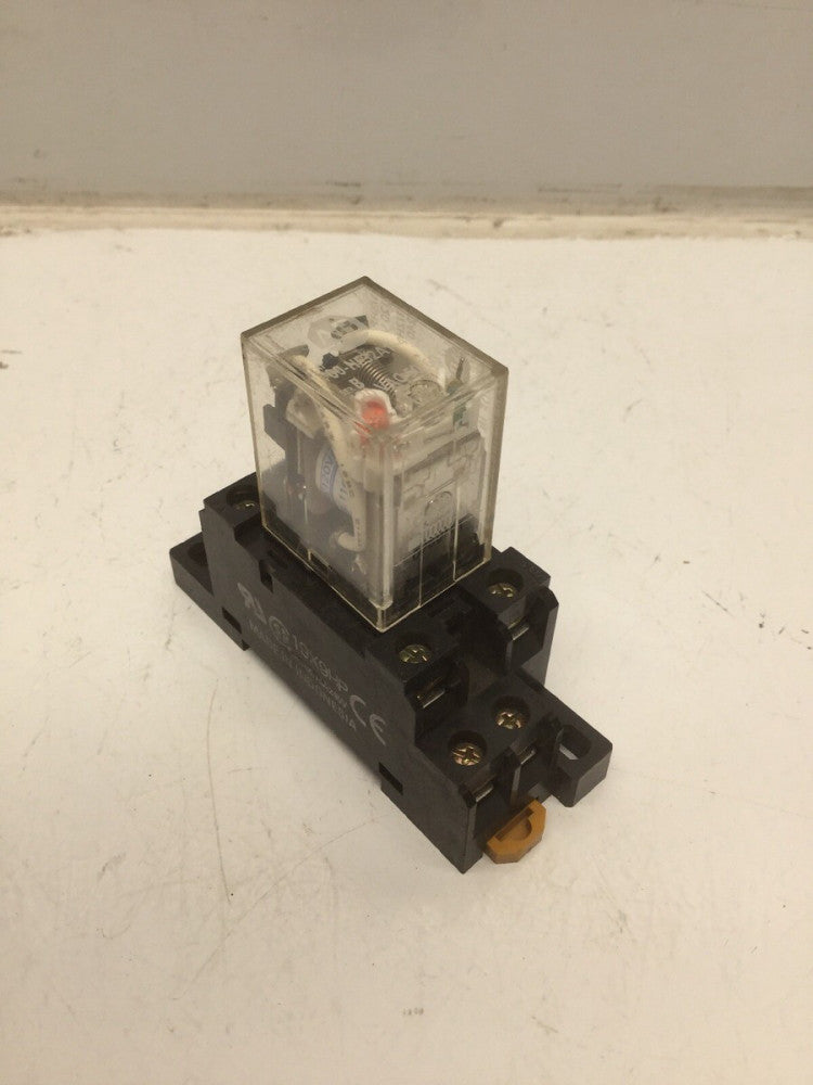 OMRON PTF08A-E Relay Socket W/ Allen Bradley 700-HF32A1-4 Relay