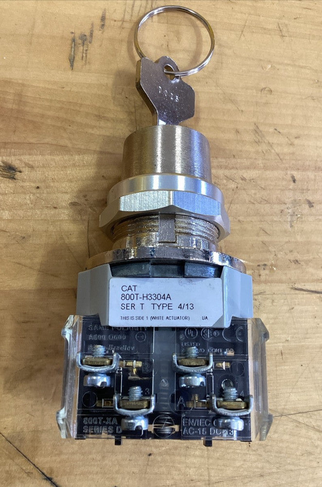 Allen Bradley 800T-H3304A  2 Position Cylinder Lock Selector Switch W/Key