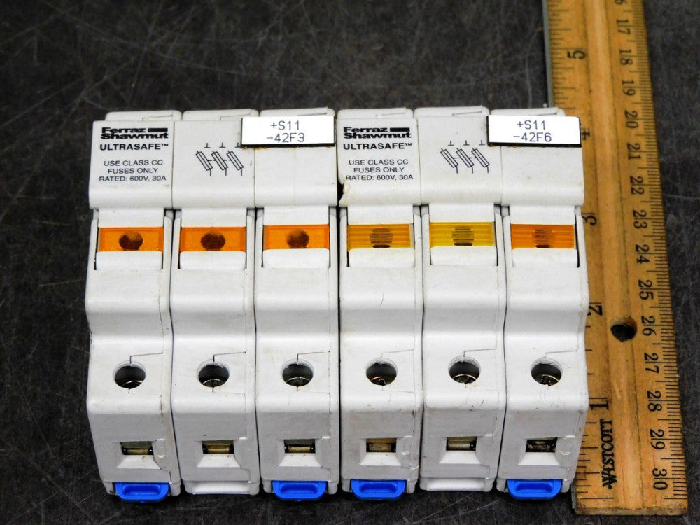 Lot of Two (2) Mersen Ferraz Shawmut USCC3I 600V 30A 3-Pole Fuse Holder
