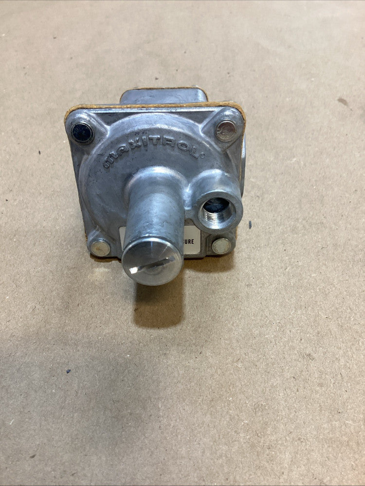 Maxitrol Gas Pressure Regulator R400S 5 PSIG 3"- 6" *New Old Stock*