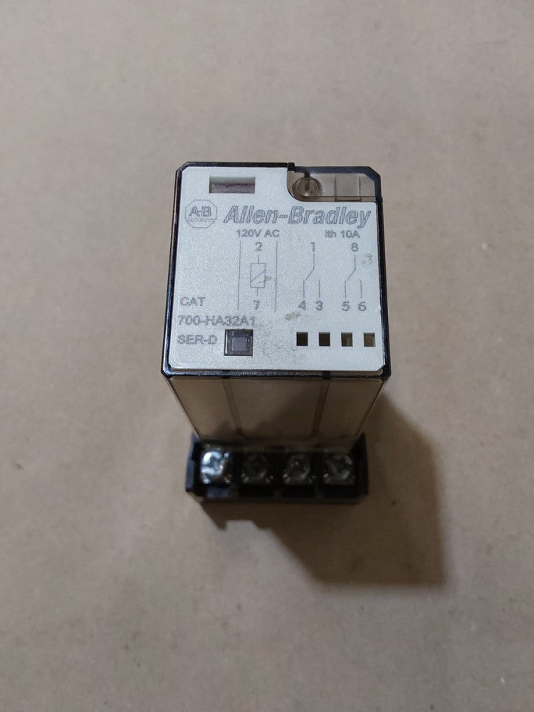 Allen Bradley 700-HA32A1 SER D Relay W/ 700-HN125 Ser. A Base