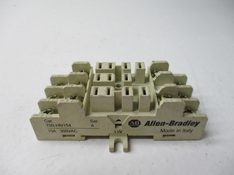 ALLEN BRADLEY 700-HN154 SER. A 300VAC 15A UNMP