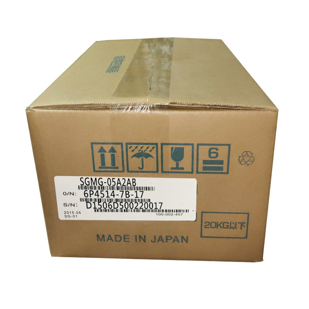 New In Box YASKAWA SGMG-05A2AB Servo Motor