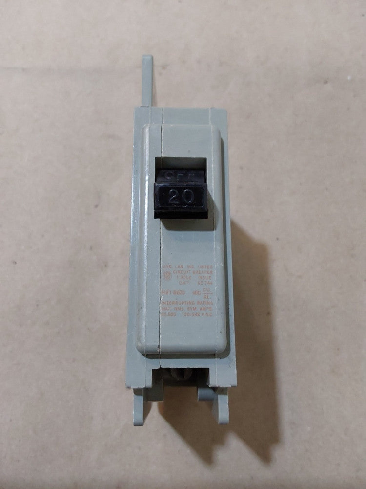 ITE I-T-E GOULD HB1B015 15 AMP 1 POLE 120/240VAC 15A CIRCUIT BREAKER 