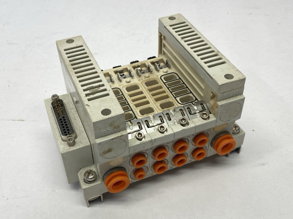 SMC VV5Q21-04N7FU0-D05 Pneumatic Plug-In Manifold 4-Port