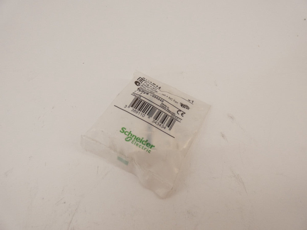 *Lot of 2* Schneider Electric GVAE11 Plug In Auxiliary Contact Block TeSys - ...