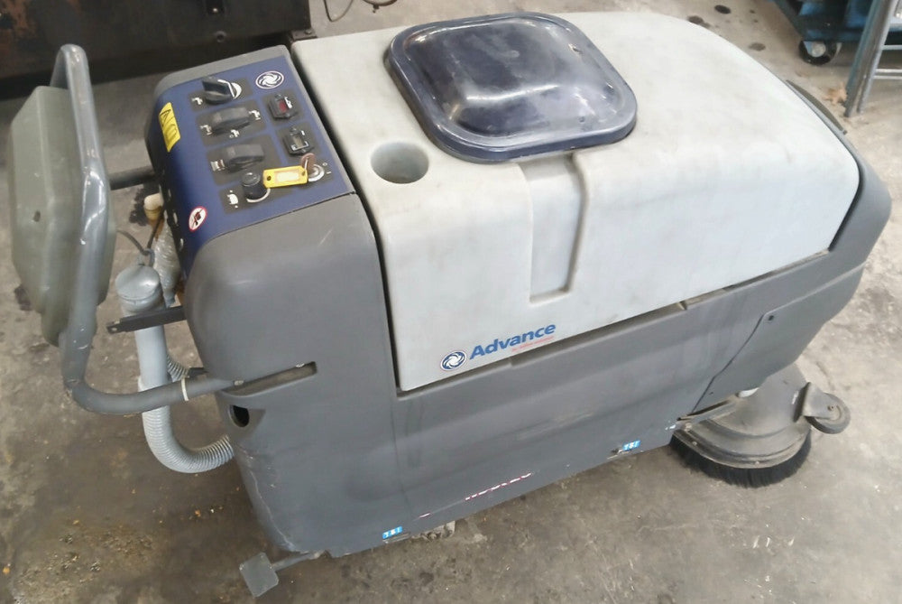 ADVANCE BY NILFISK CONVERTA MAX 26 AUTOMATIC FLOOR SCRUBBER 26 IN. CLEANING PATH
