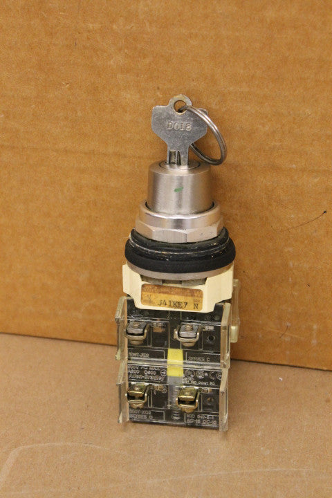 ALLEN-BRADLEY 800T-J41KE7 SER. N SWITCH