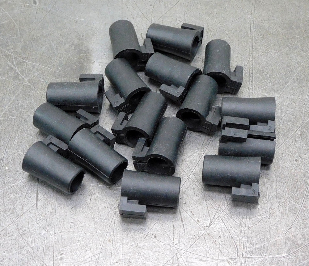 Murrplastik Systems 87141228 Split Frame 11 mm Grommet Lot of Sixteen (16)