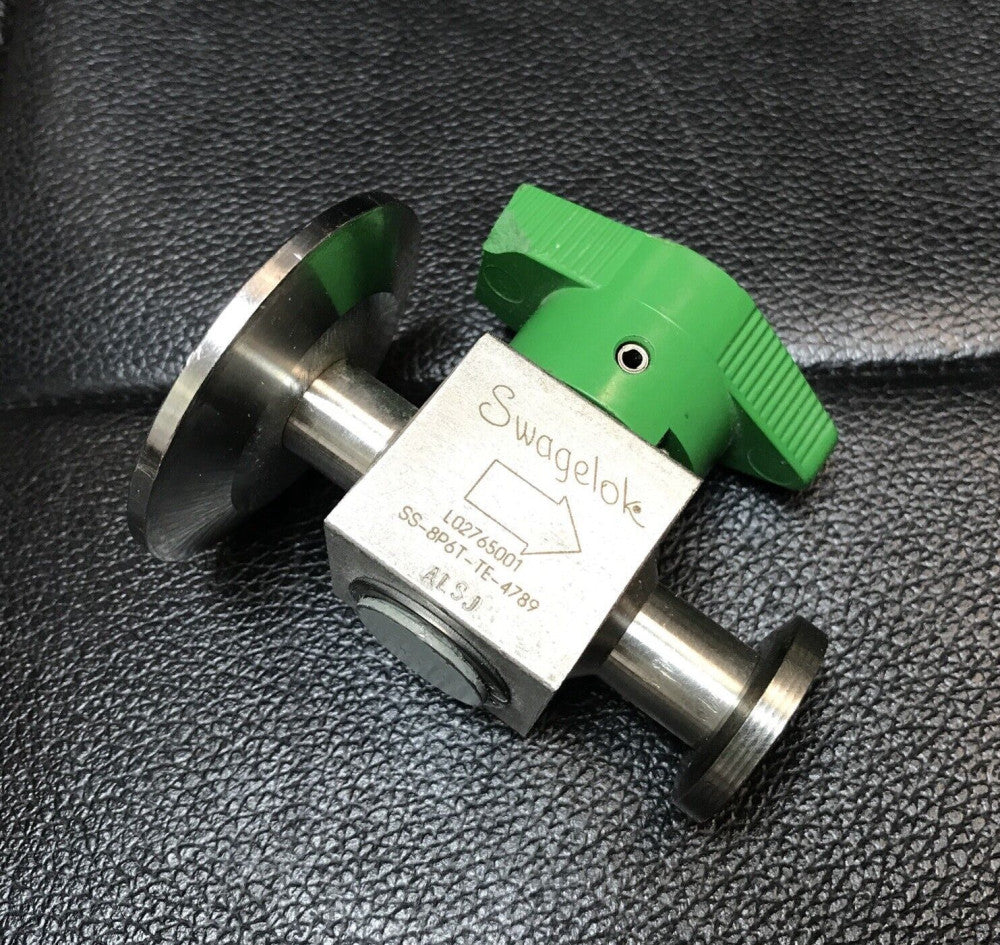 Swagelok 3/8" Quarter-Turn Plug Valve SS-8P6T-TE-4789 w/ Tri-Clamp Ferrules