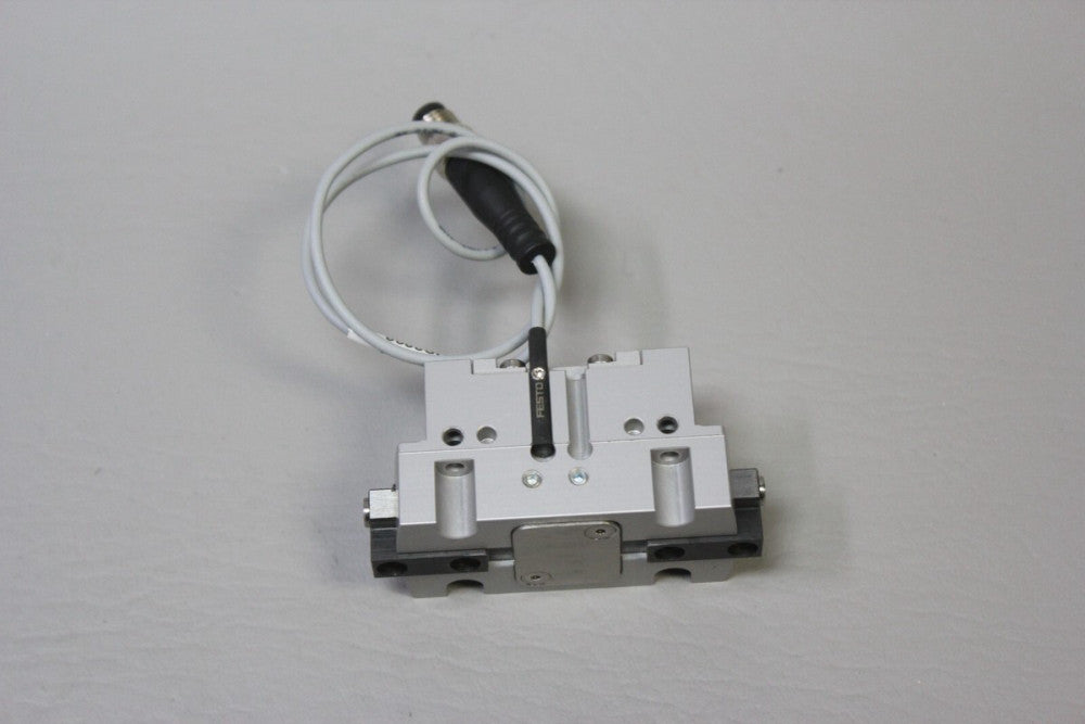 UNUSED FESTO PARALLEL GRIPPER WITH SENSOR HGPT-20-A-B