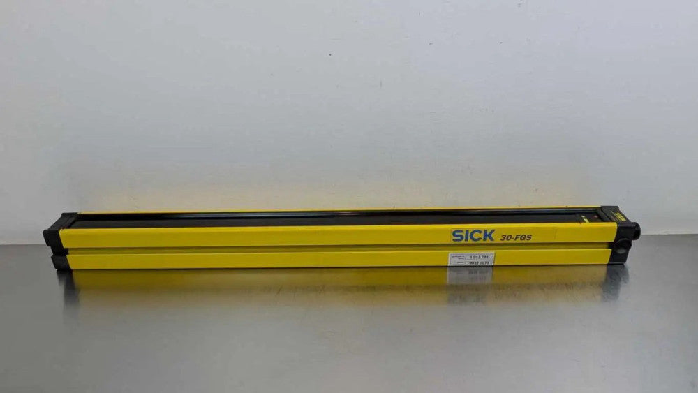 Sick FGSS 600-211 Light Curtain Sender 1 012 781 18m X 600mm 24VDC 4.0W