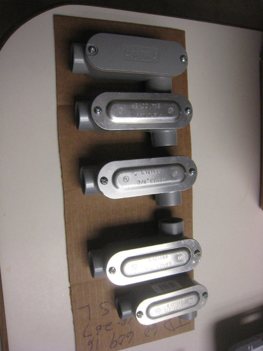 5 Pc Mixed Lot 3 x E121488 3/4" LL CONDUIT BODY & 1 x 3/4"LR & 1 x 1/2" LL