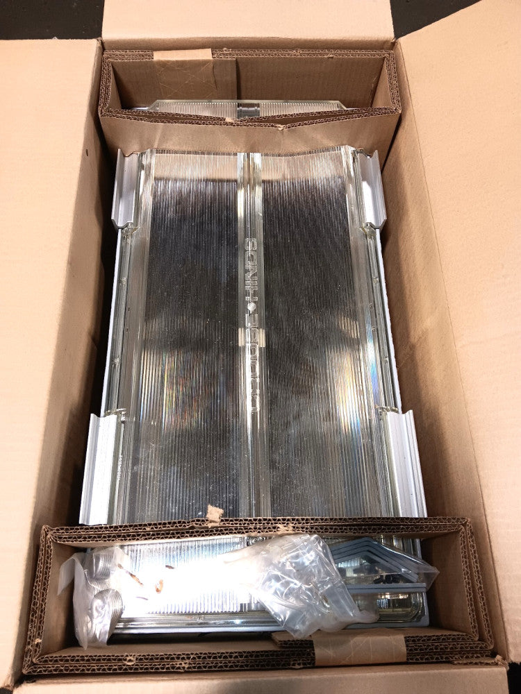 New Crouse-Hinds Vaportight Flourescent Light Fixture  FVS20