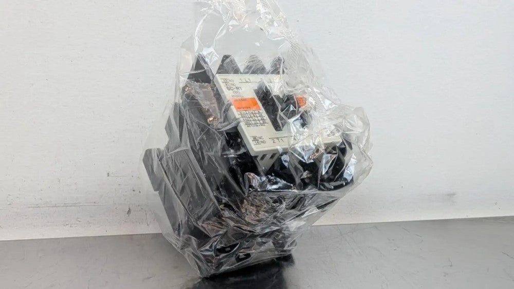 Fuji SC-N1 Magnetic Contactor 2NO 2NC 110/120VAC Coil 240/440/550/690VAC 25A