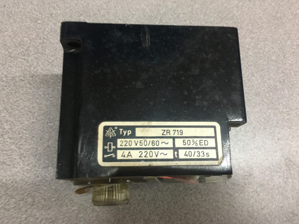 NEW NO BOX DOLD ZR719