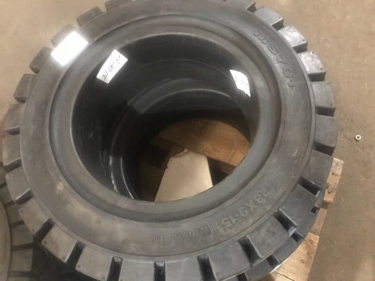 1 MS701 maxam 225/75-15  Industrial - 28 x 9 - 15 / 7.00