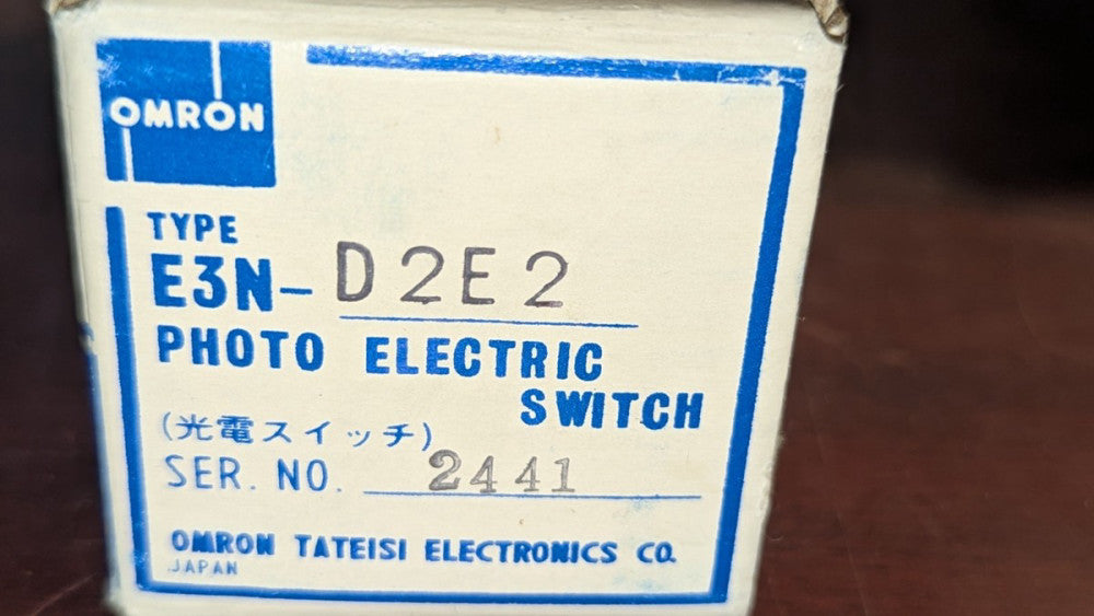 (1) Omron E3N-D2E2 Photoelectric Switch NIB