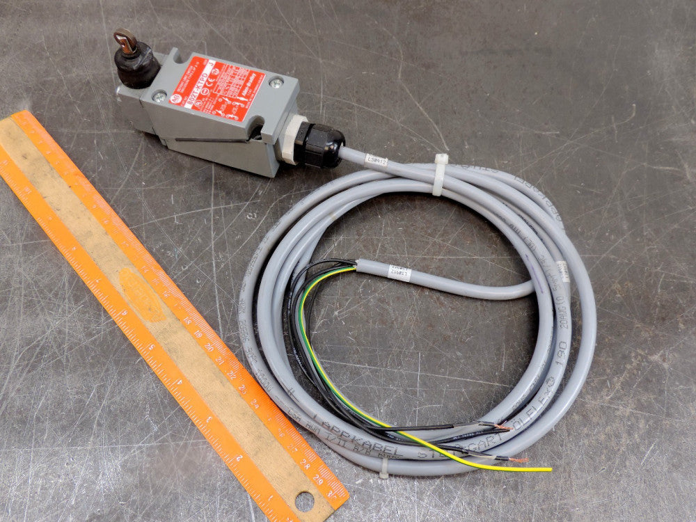 Allen-Bradley 802T-KTPD  Limit Switch Safety Sensor Roller Oil Tight