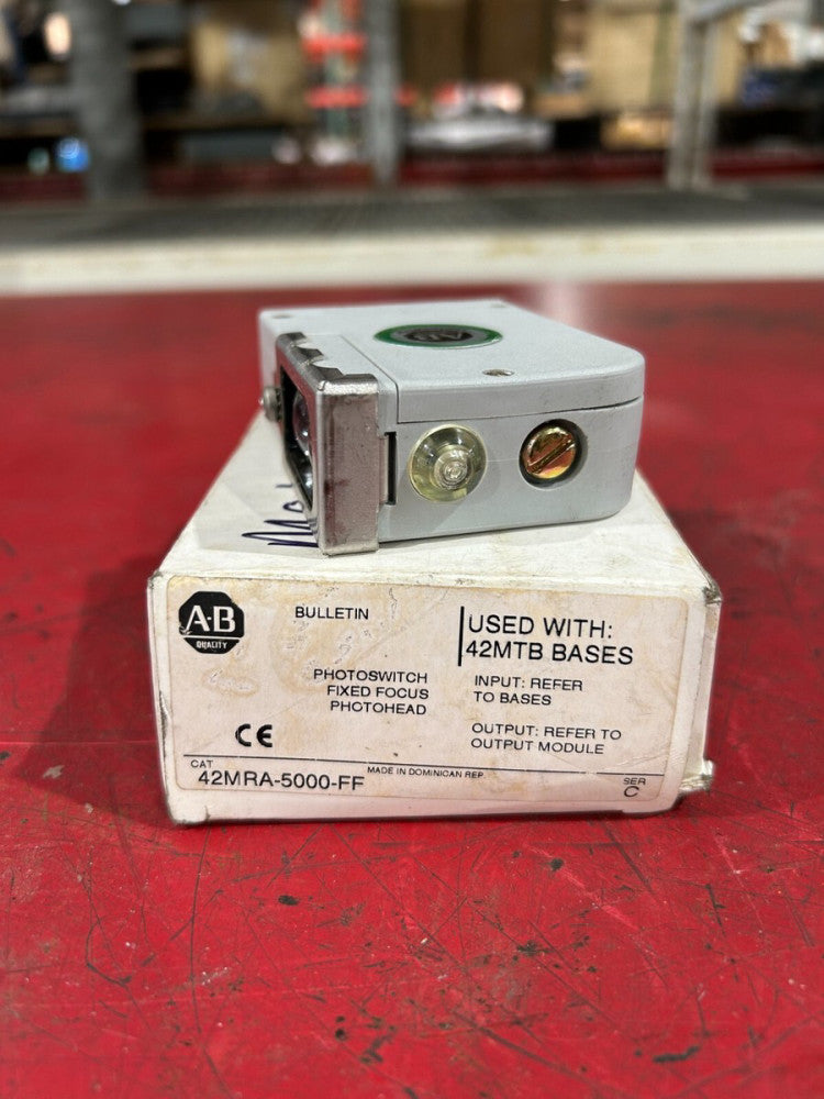 NEW IN BOX ALLEN BRADLEY PHOTOSWITCH FIXED FOCUS SENSOR HEAD 42MRA-5000-FF