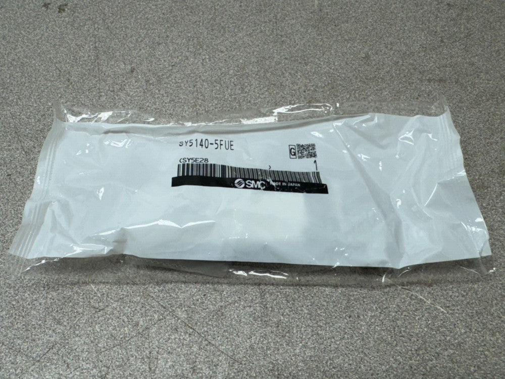 NEW IN PACKAGE SMC SOLENOID VALVE ASSEMBLY SY5140-5FUE