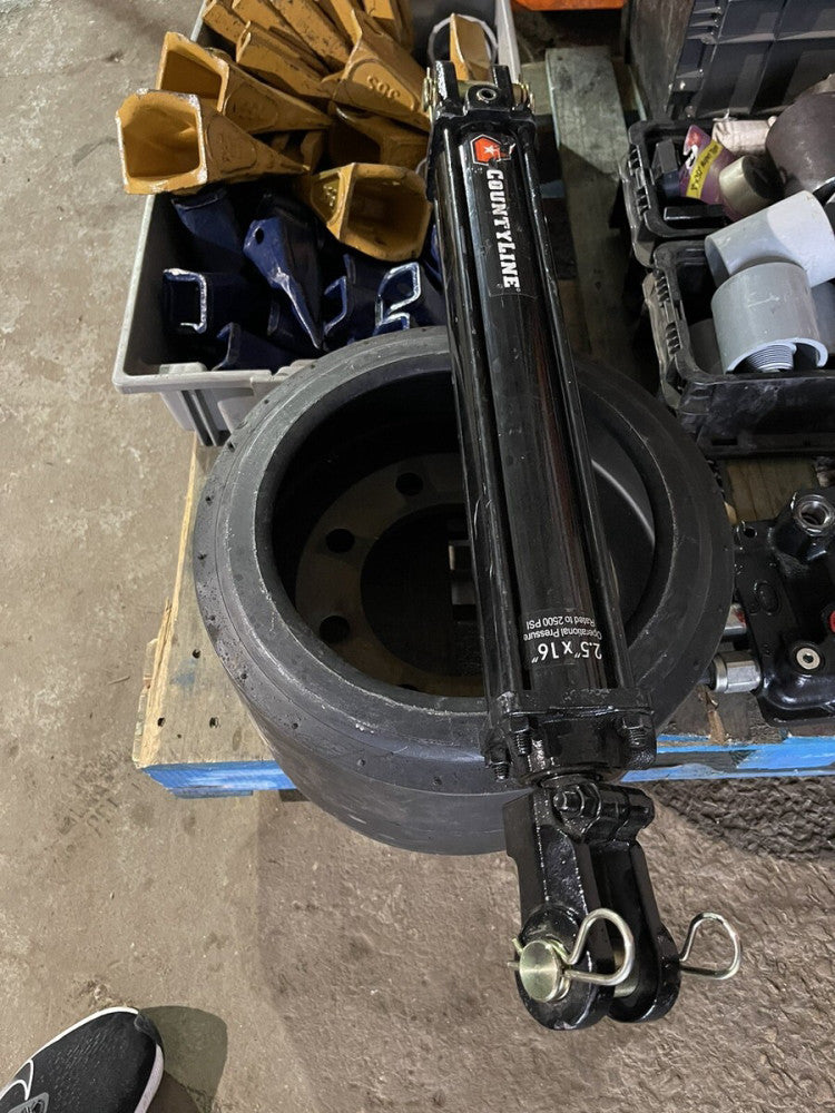 CountyLine 2.5 in. Bore x 16 in. Stroke Tie Rod Hydraulic Cylinder *SHIPS FREE*