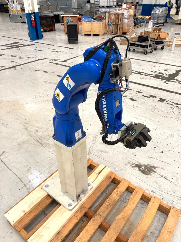 Yaskawa YR-1-06VX8-A00 Robot Arm & Pedestal, 8 KG Payload, 2017