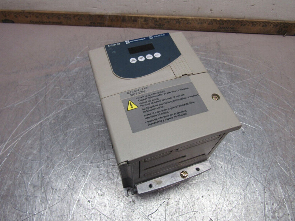 TELEMECANIQUE ALTIVAR-28 AC DRIVE ATV28HU18N4U 1HP 3Ph 400/460V NICE USED !!