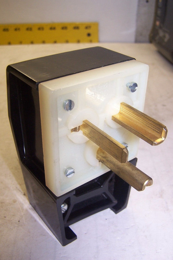 NEW  HUBBELL 231A MALE PLUG 30 AMP 125 V