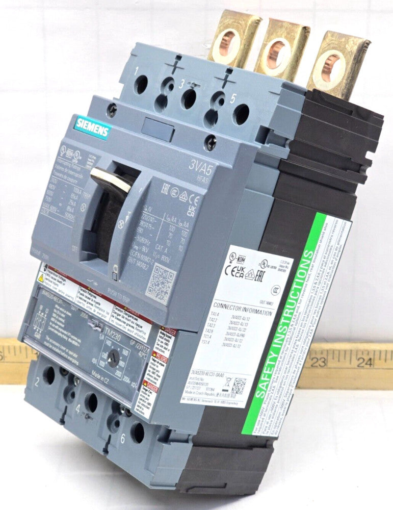 Siemens 200 Amp Circuit Breaker 600 VAC 3 Pole 100 kA  3VA5220-6EC31-0AA0