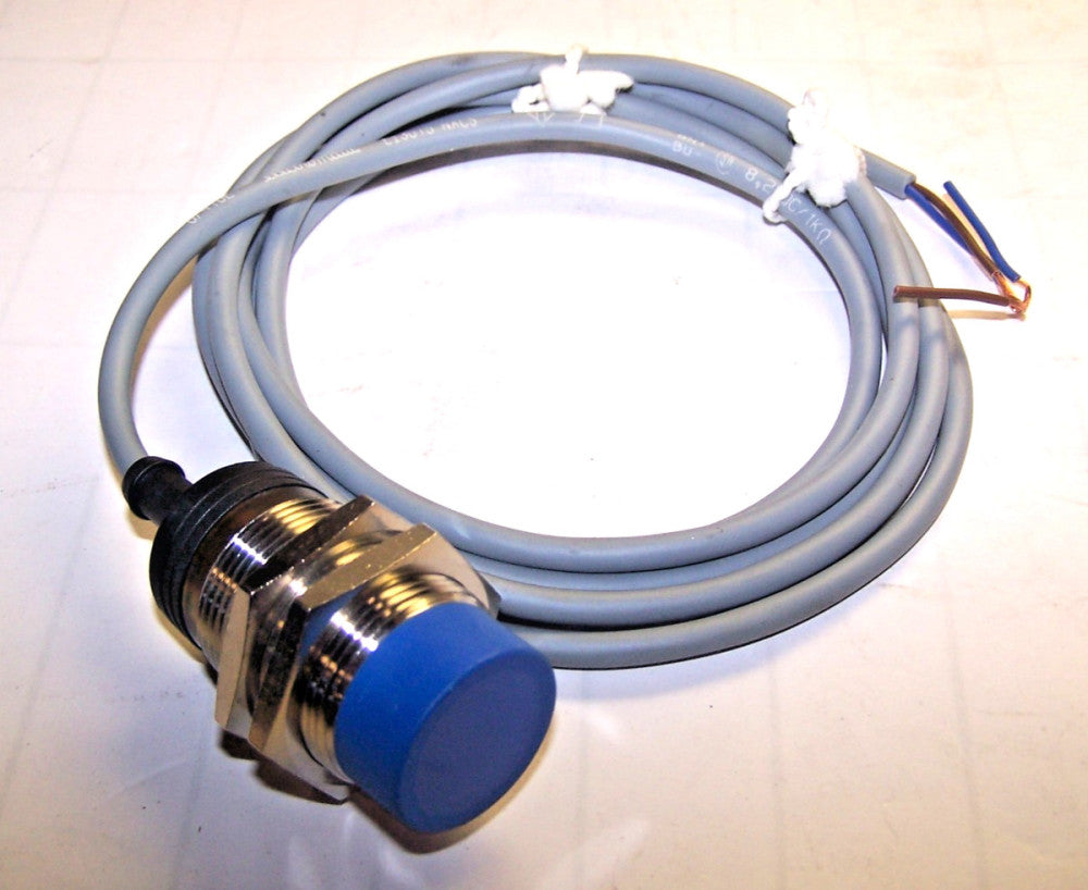 New Electromatic 8.2VDC/ 1K OHM Proximity Sensor Switch  EI3015NACS