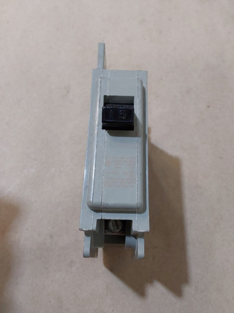ITE I-T-E GOULD HB1B015 15 AMP 1 POLE 120/240VAC 15A CIRCUIT BREAKER 