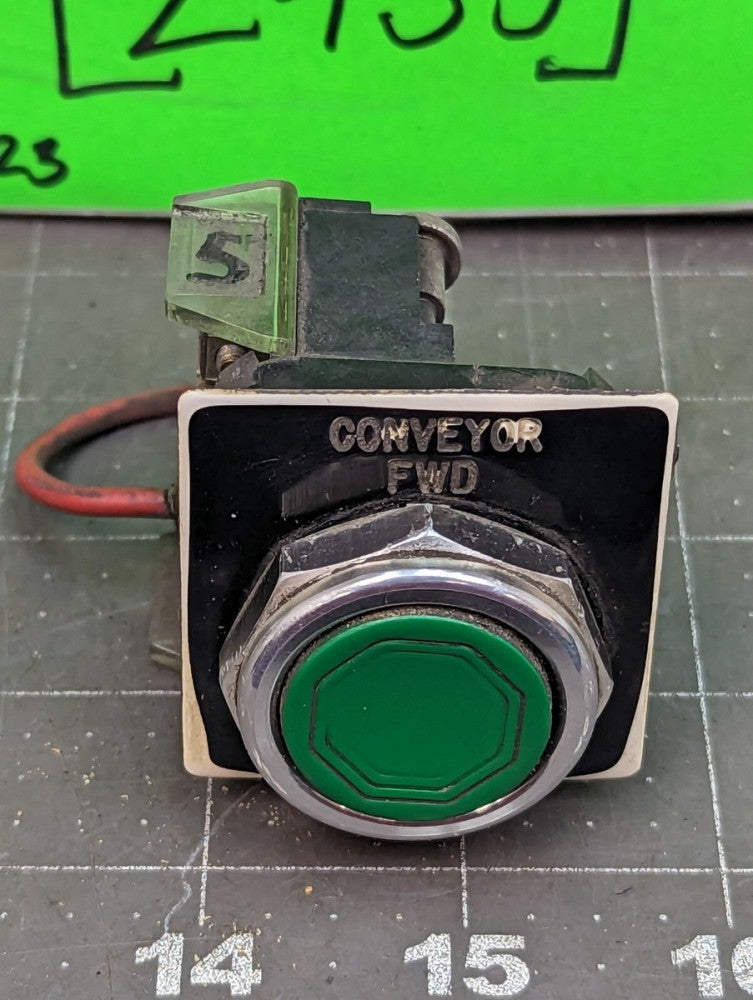 GREEN FLUSH MOUNT PUSHBUTTON 1NO/1NC SERIES T ALLEN BRADLEY 800T-A6 [Z4S5] #9