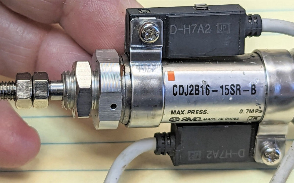 SMC CDJ2B16-15SR-B pneumatic cylinder with 2 D-H7A2 auto switch new [OF54]