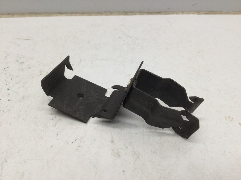 Cooper B-Line BP-12-B5 Beam Hanger 3/4” EMT 1/2” RIGID/MC to Stud Fastener 100PK