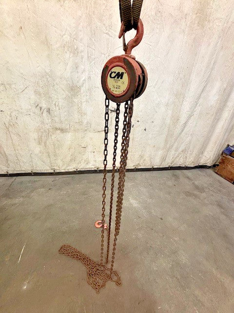 CM SERIES 622 1/2 TON MANUAL CHAIN HOIST 110 IN LIFT CHAIN 108 IN HAND CHAIN