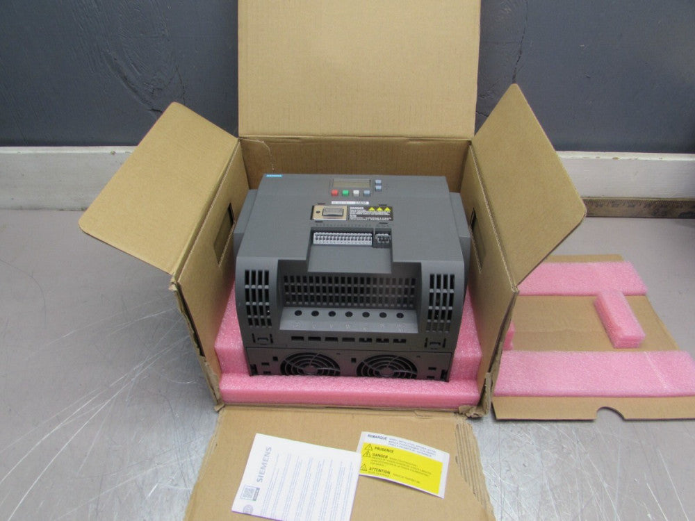 NEW! SIEMENS 6SL3210-5BE31-1CV0, 15hp INVERTER DRIVE, 380-480V ,NEW IN BOX!