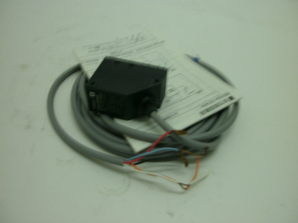 OMRON E3SA-2DC43A PHOTOELECTRIC SENSOR 12 TO 24VDC NEW NO BOX