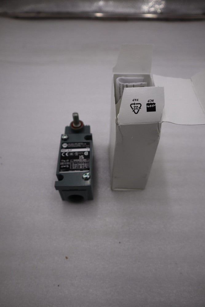 NEW Allen Bradley 802T-ALP Oil Tight Side Rotary Limit Switch Series J STK H212A